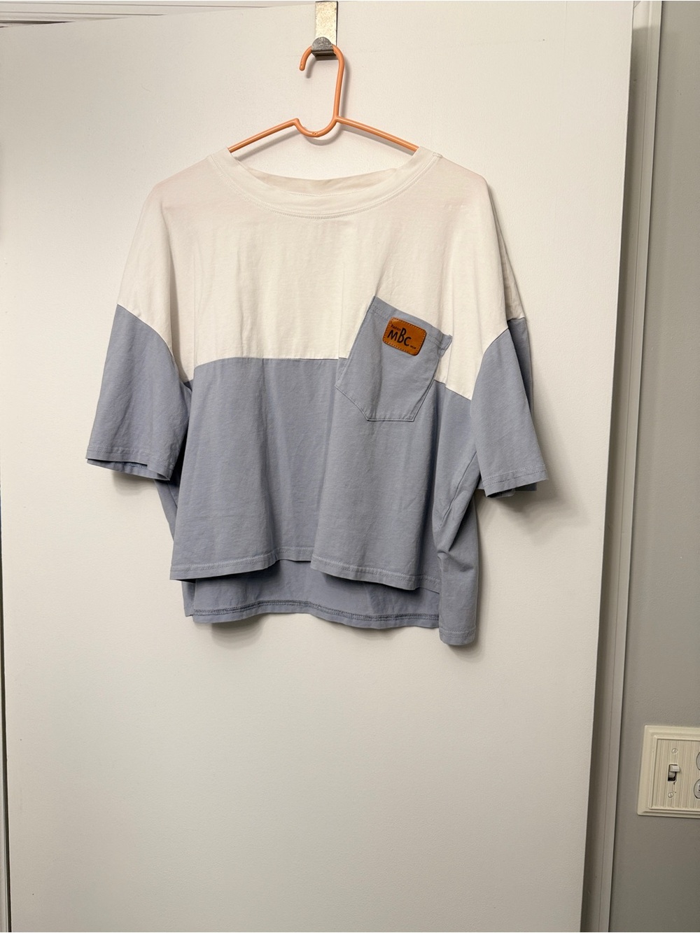 Casual Blue and White Color Block Crop Top